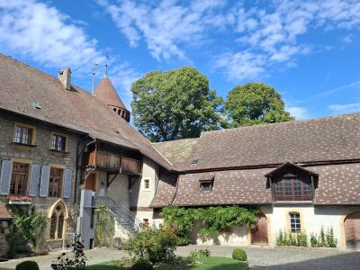 La cour du château de Chenaux